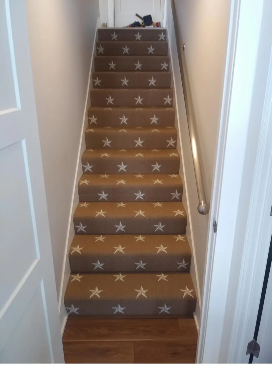 Star-pattern runner — stairs, installed by QFI