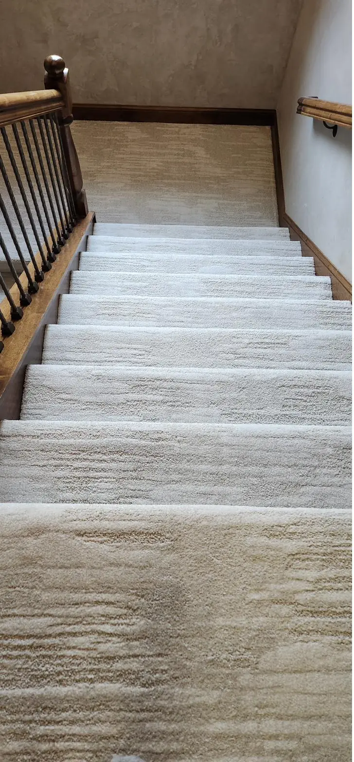 Light runner — long staircase, installed by QFI