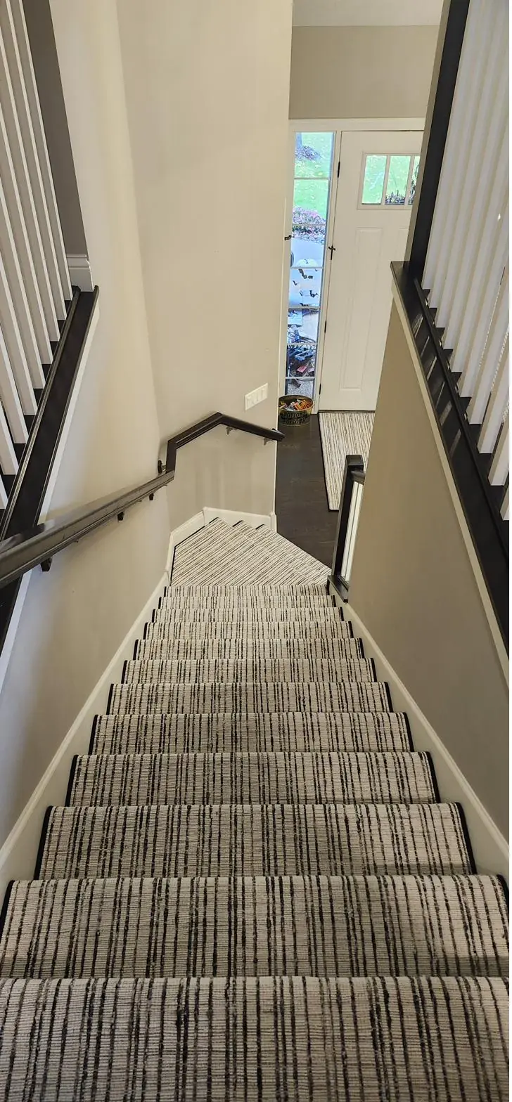 Gray striped runner — from the landing, installed by QFI